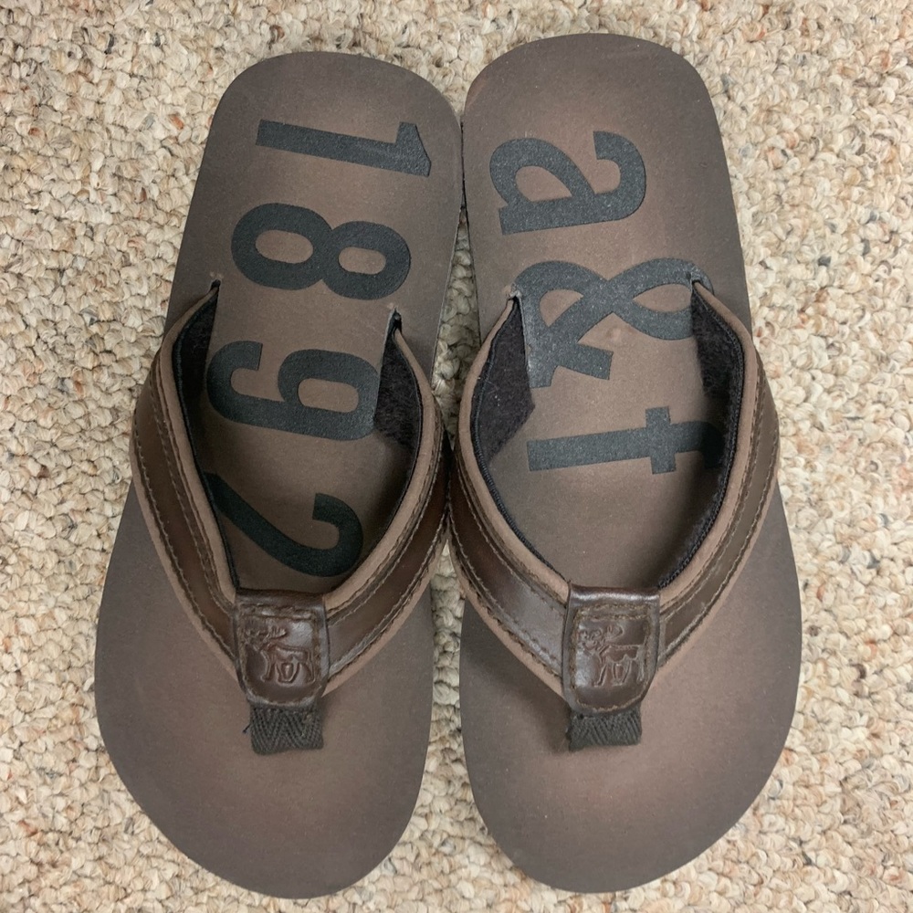 Abercrombie & Fitch kids leather flip flops